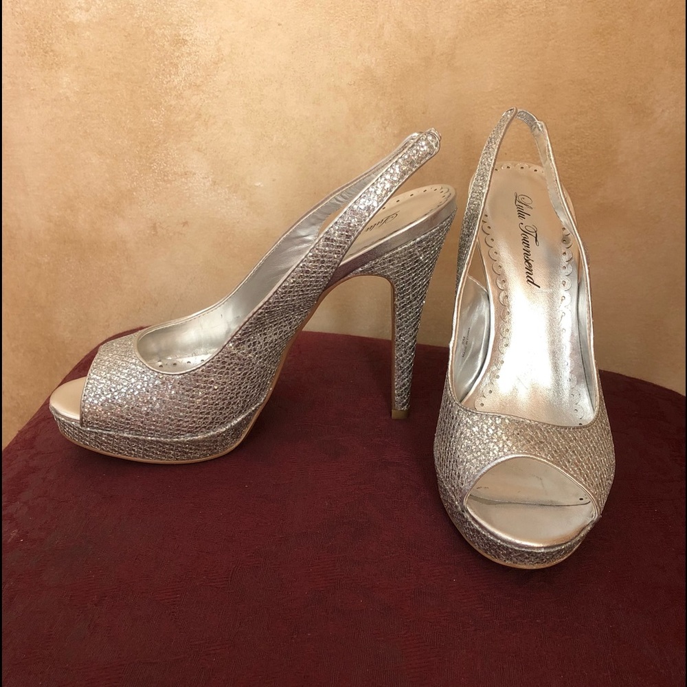 Lulu Townsend Silver Metallic Peep Toe size 9